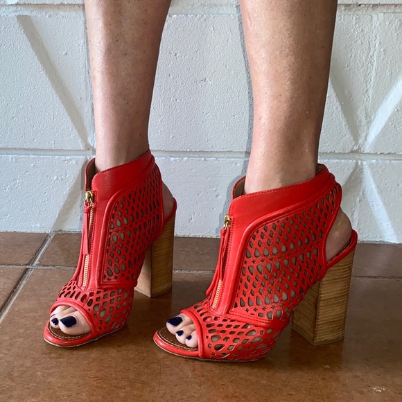 🔥$995 PROENZA SCHOULER Zip Front Laser Cut Bootie in Red - Picture 4 of 16